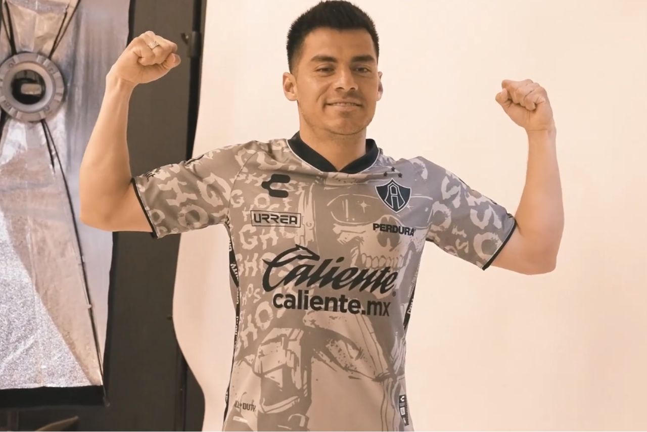 Uniforme do Atlas FC em homenagem ao jogo Call of Duty (Foto: OneFootball/Reprodução)
