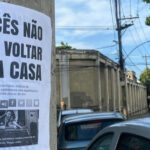 Cartaz colado próximo a São Januário antes da partida entre Vasco e Corinthians