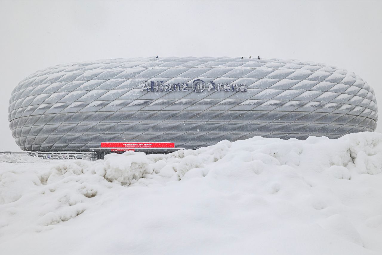 Estádio do Bayern coberto por neve