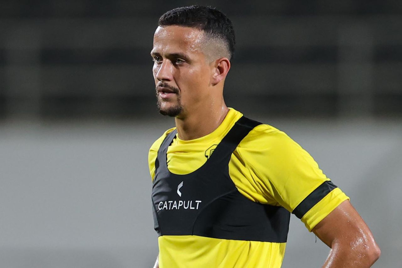 Zagueiro é titular do Al-Ittihad