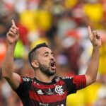 Everton Ribeiro está na mira do Bahia