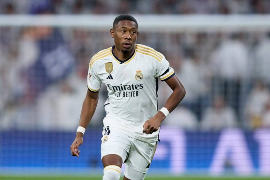 Alaba vai precisar passar por cirurgia e vai perder temporada pelo Real Madrid. Foto: Reprodução/X