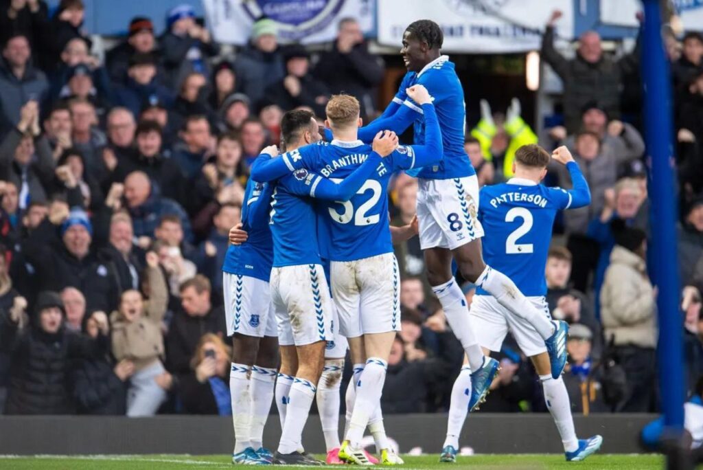 Everton conseguiu uma vitória sobre o Chelsea para fugir da zona de rebaixamento (Foto: Premier League/Divulgação)