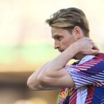 Em estado febril, De Jong não viajou para a Bélgica, onde o Barcelona enfrentou o Royal Antwerp (Foto: Pau Barrena/AFP)