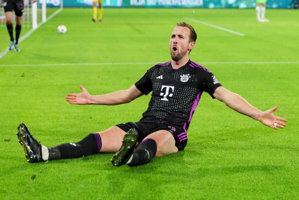 Harry Kane marcou um dos gols da vitória do Bayern sober o Wolfsburg (Foto: X/Reprodução)
