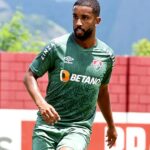 Lateral-esquerdo Jorge, reforço do CRB, em treino do Fluminense em 2023