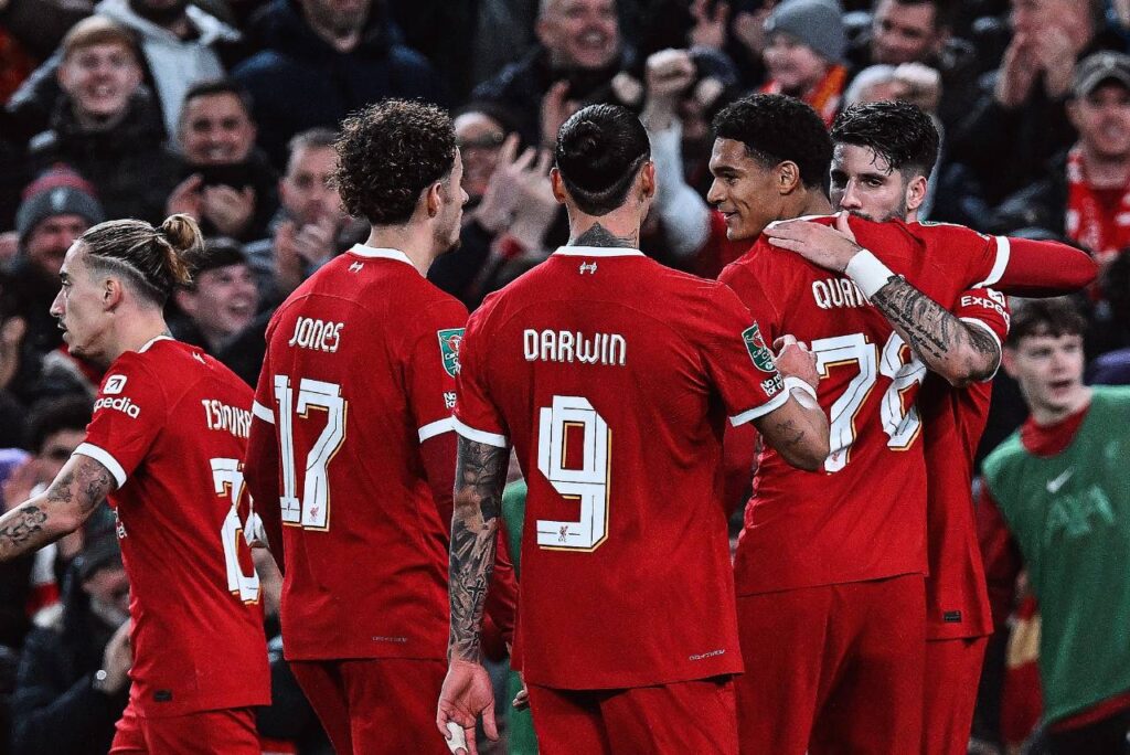 O Liverpool teve uma vitória tranquila sobre o West Ham e avança na competição. Foto: Reprodução/X