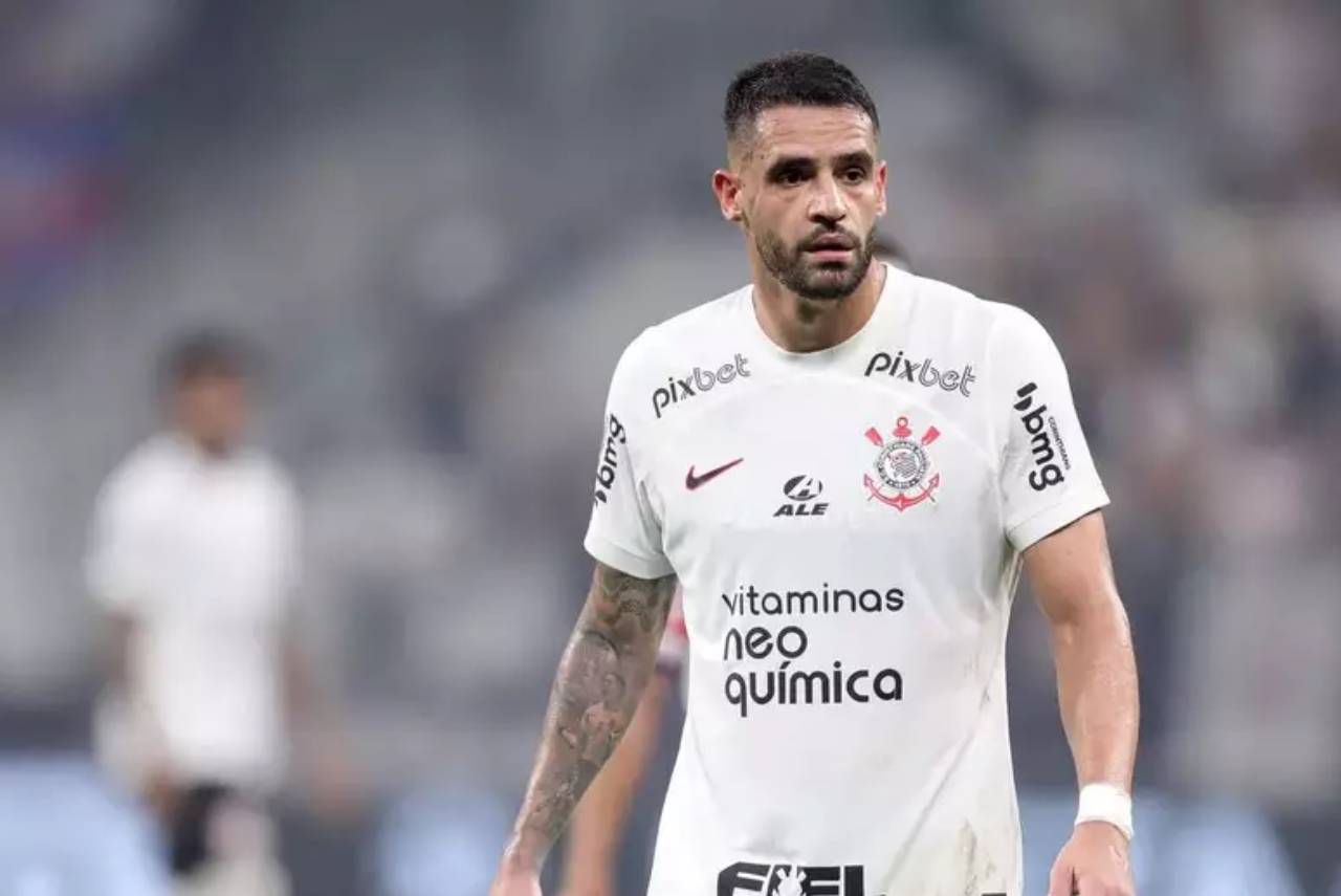 Renato Augusto está livre no mercado
