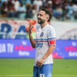 Pelo Campeonato Baiano, o Bahia enfrenta o xará de Feira de Santana, com transmissão da TVE BA. (Foto: Tiago Caldas/CNC)