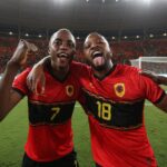 Jogadores da Angola comemoram vitória sobre a Namíbia na Copa Africana de Nações