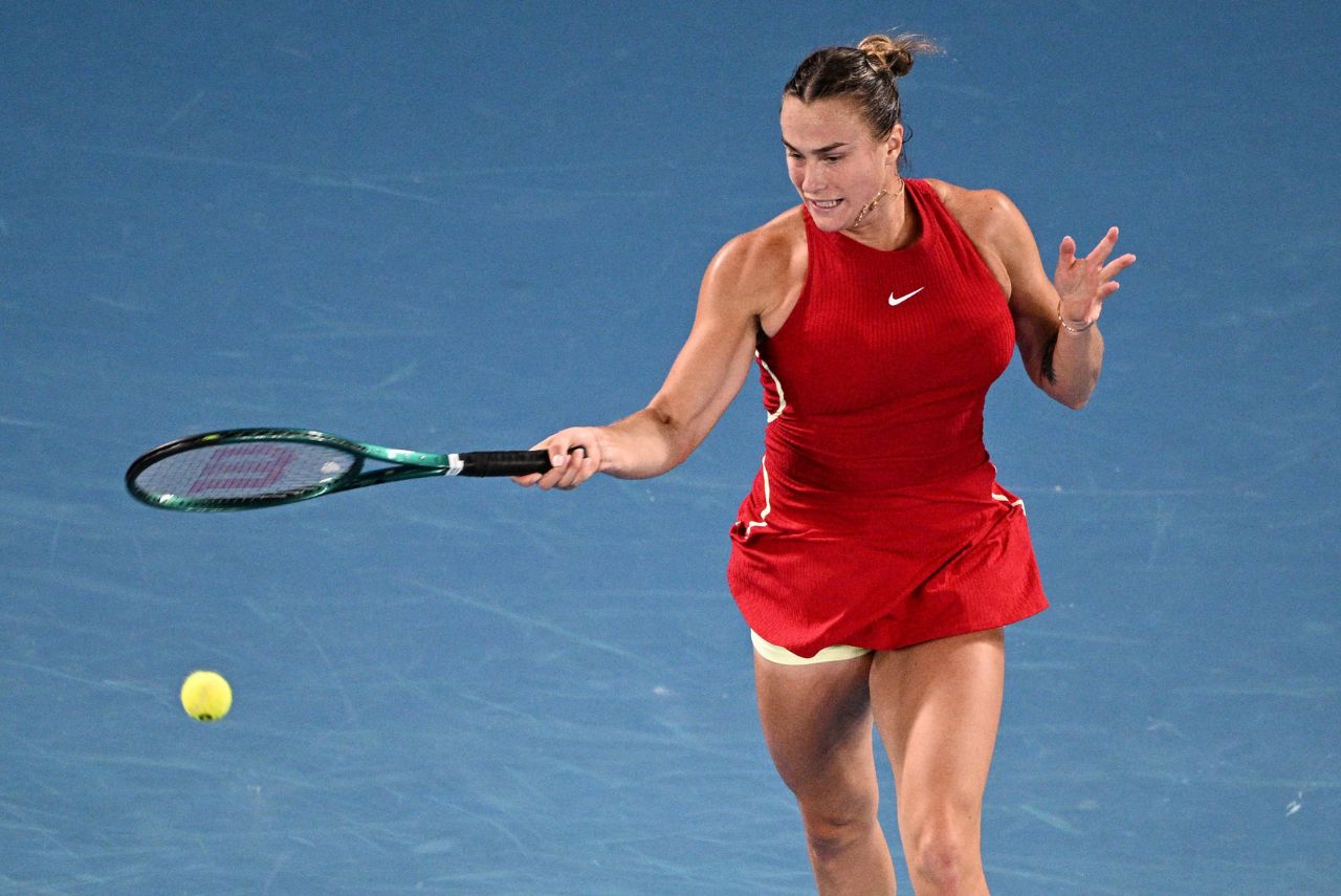 Sabalenka aguarda adversária na final