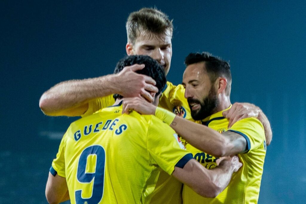 Jogadores comemoram grande vitória contra o Barcelona