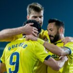 Jogadores comemoram grande vitória contra o Barcelona