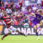 De La Cruz em campo pelo Flamengo