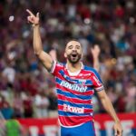 Volante Caio Alexandre, reforço do Bahia, comemora em jogo do Fortaleza