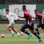 Raphael Veiga em jogo-treino do Palmeiras