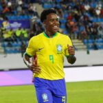 Endrick comemora gol pelo Brasil