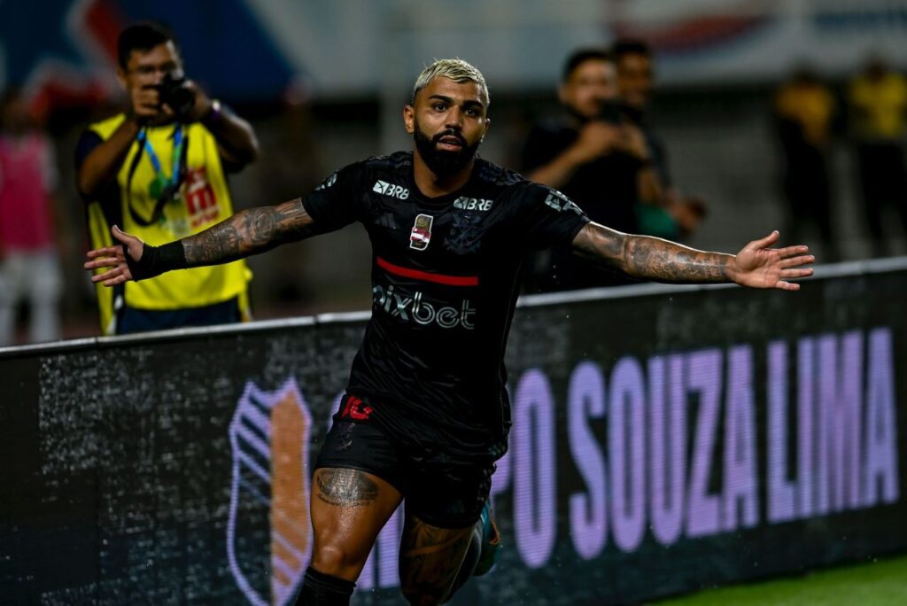 Gabigol comemora gol pelo Flamengo