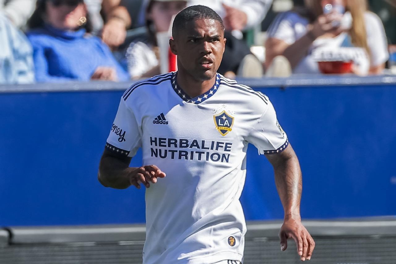 Douglas Costa, alvo do Cruzeiro, em jogo do LA Galaxy em 2023