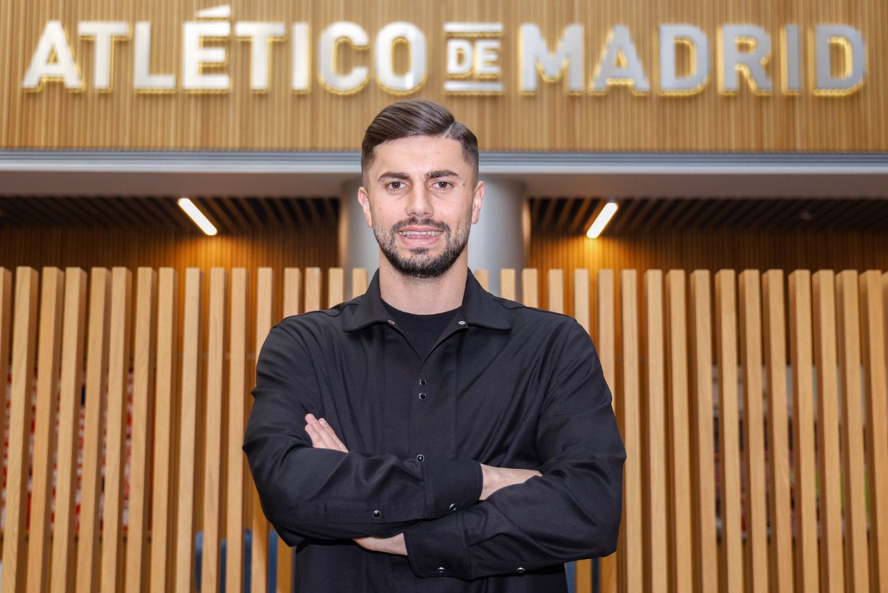 Goleiro Horatiu Moldovan, posa no Atlético de Madrid