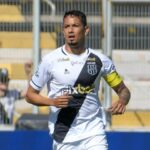 Atacante Lucca em jogo da Ponte Preta na Série B 2022