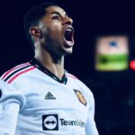 Atacante Marcus Rashford comemora gol em jogo do Manchester United