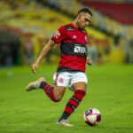 Lateral-direito Matheuzinho em jogo do Flamengo