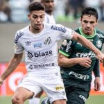 Nonato e Raphael Veiga em jogo entre Santos e Palmeiras no Brasileirão 2023