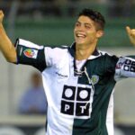 Cristiano Ronaldo, de camisa verde e branca, ainda no seu início no profissional do Sporting em 2002