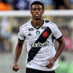 Zagueiro Robson Bambu em jogo do Vasco em 2023