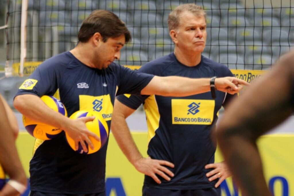 Treinadores Rubinho e Bernardinho em treino da Seleção Masculina de Vôlei