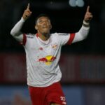 Atacante Sorriso comemora gol pelo Red Bull Bragantino em 2023