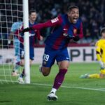 Atacante Vitor Roque comemora gol pelo Barcelona contra o Osasuna no Campeonato Espanhol