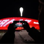 Allianz Arena, do Bayern, homenageou Franz Beckenbauer (Foto: Michaela Rehle/AFP)