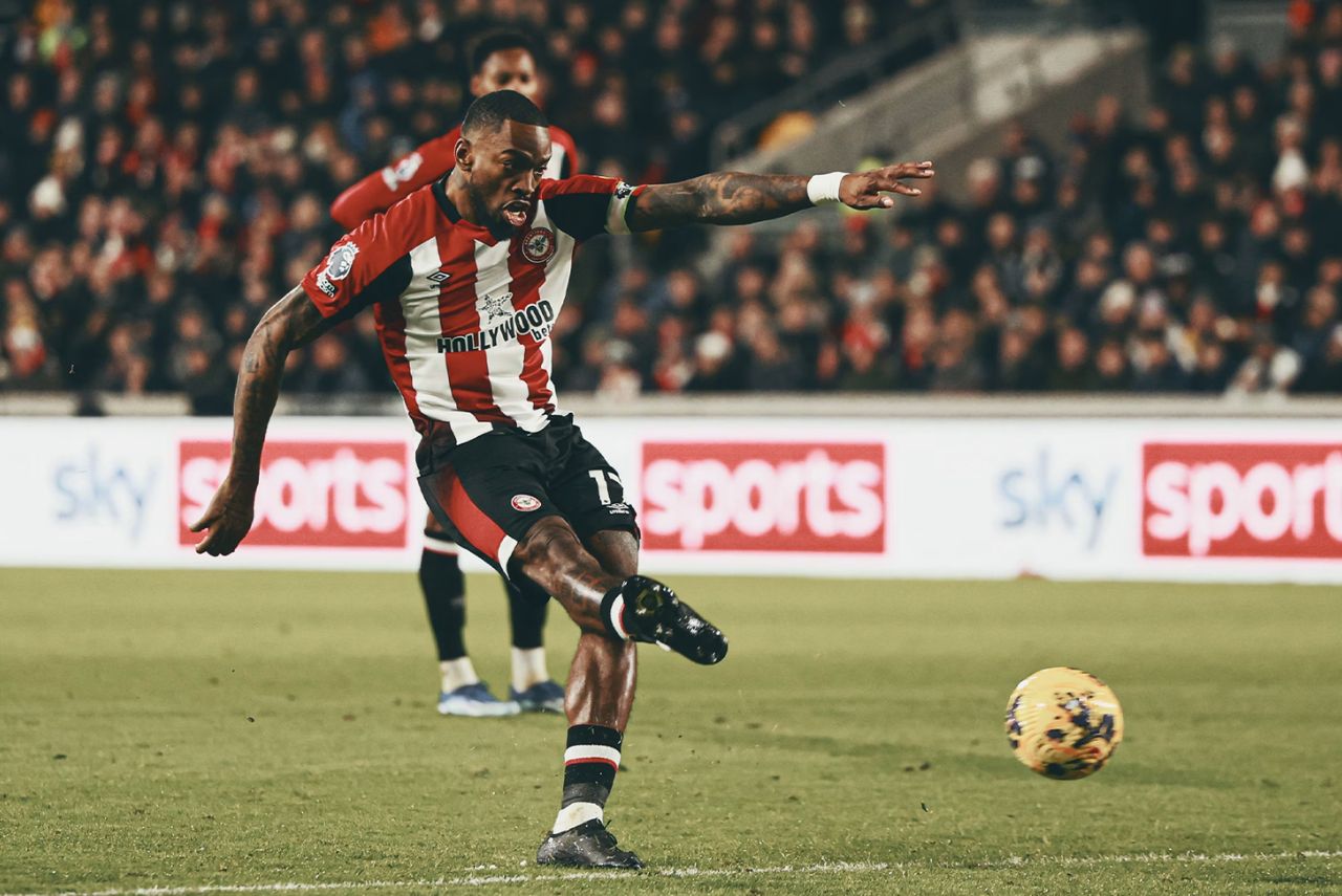 Ivan Toney voltou ao Brentford após suspensão (Foto: Divulgação)