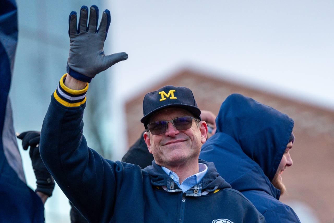 Jim Harbaugh foi campeão nacional com a Universidade de Michigan. Foto: Reprodução/Facebook
