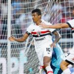 Luiz Gustavo marcou o único gol da vitória do São Paulo. Foto: Paulo Pinto e Nilson Fukuda / São Paulo FC