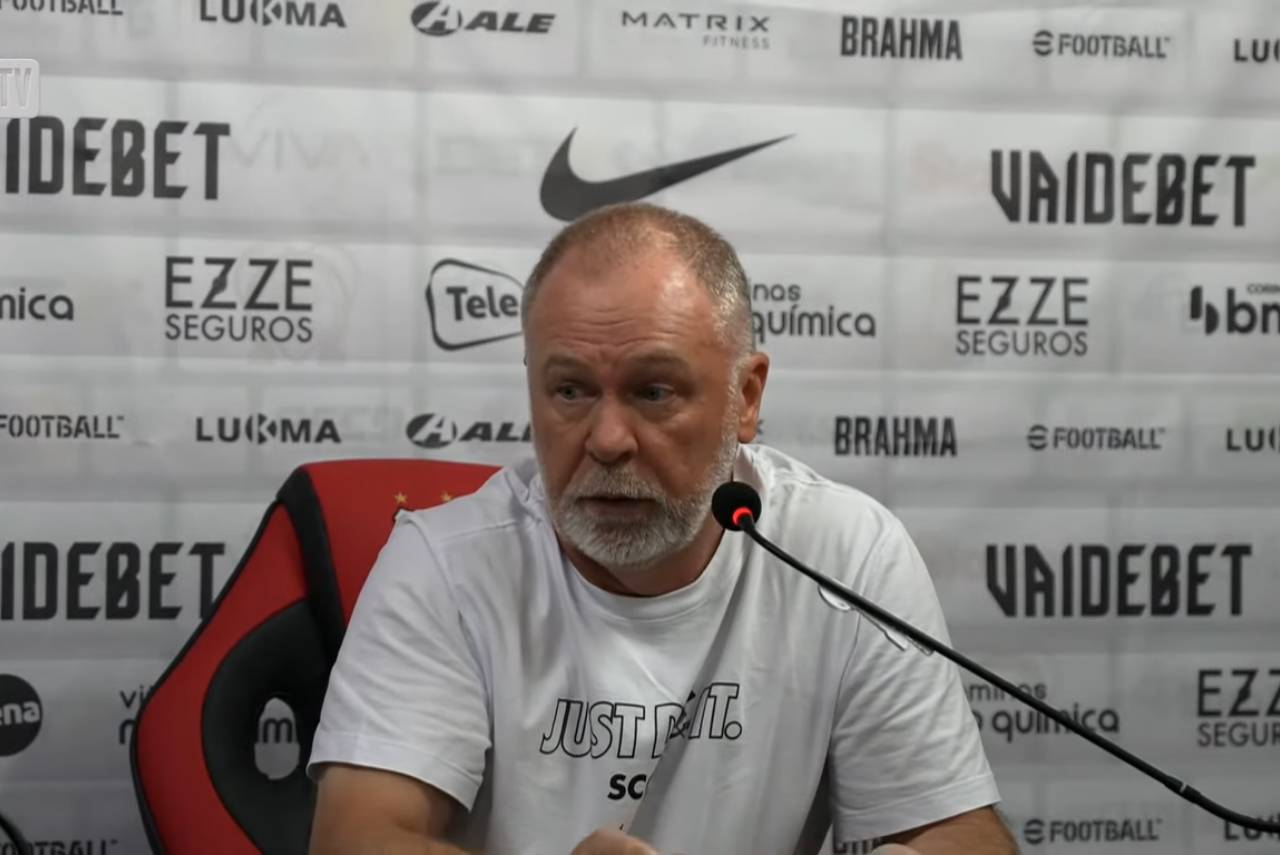 Mano Menezes fez referência ao ex-time de Raniele. Foto: Reprodução/Youtube