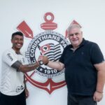 Paulinho vai seguir no Corinthians até junho de 2024. Foto: Rodrigo Coca/Corinthians