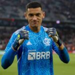 Goleiro Santos tinha contrato com o Flamengo até 2025. Foto: Marcelo Cortês/CRF
