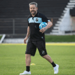 Treinador Argel Fuchs, anunciado do Caxias, em treino do ABC em 2023