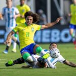 Lance do jogo Brasil x Argentina no Pré-Olímpico de Futebol 2024
