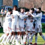 Jogadores do Brest comemoram gol contra o Clermont na Ligue 1