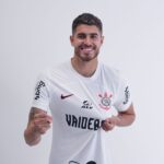 Pedro Raul com a camisa do Corinthians