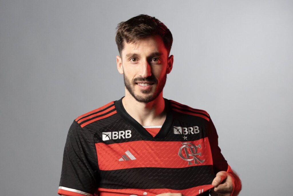 Viña é um dos reforços do Flamengo para 2024