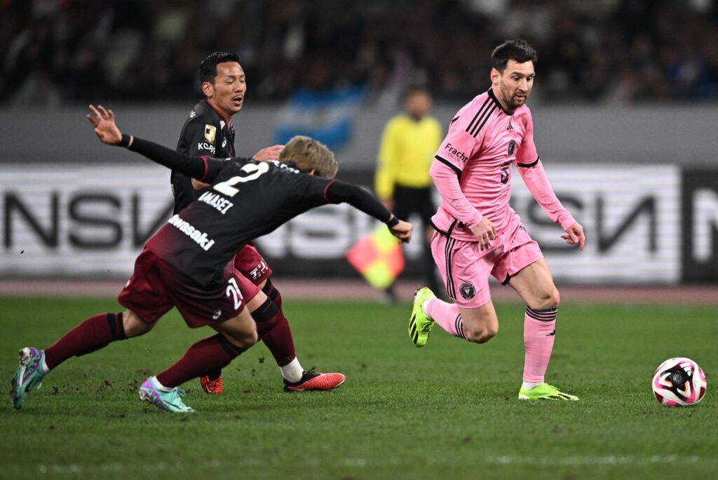 Messi em campo no Japão