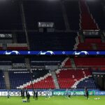 Estádio em dia de jogo do PSG na Champions League