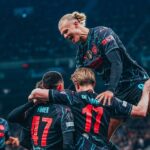 Jogadores do Manchester City comemoram primeiro gol