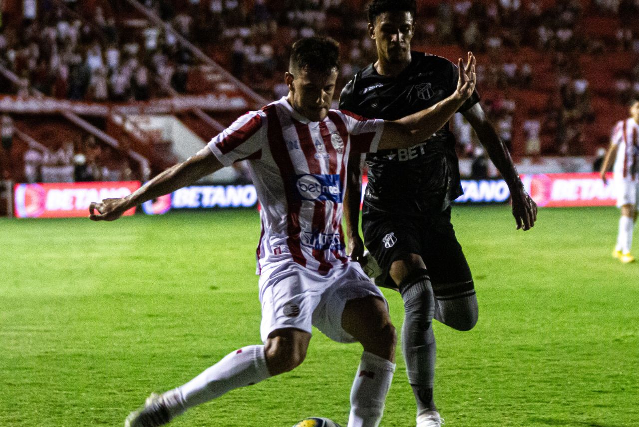 Náutico e Ceará em campo nos Aflitos