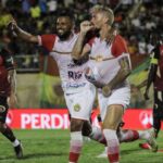 Juazeirense vence o Vitória no Adauto Moraes